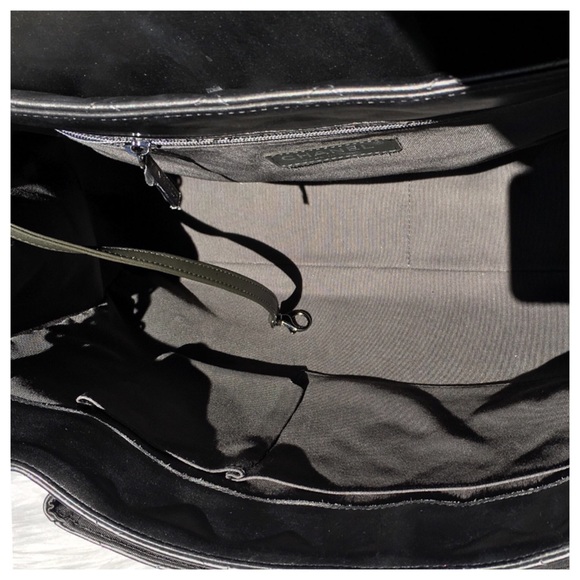 CHANEL LARGE GRAY LEATHER TOTE - Picture 2 of 8